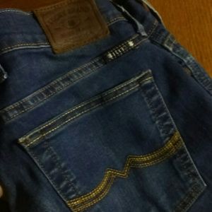 Lucky brand jeans.